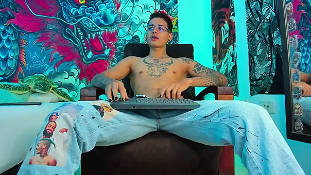 Maxi Gray online show from 19, 9, 2025