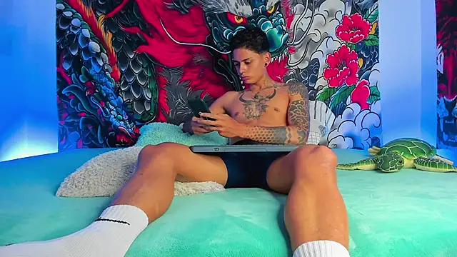 Maxi Gray online show from 12, 11, 2025