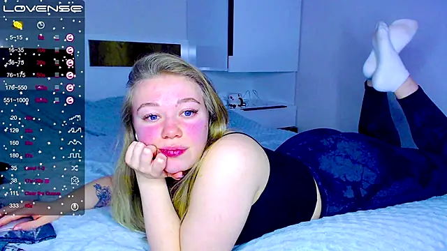 Snapshot of kitti_kaattt chatting on 4, 12, 2024 kitti kaattt online show from 4, 12, 2024