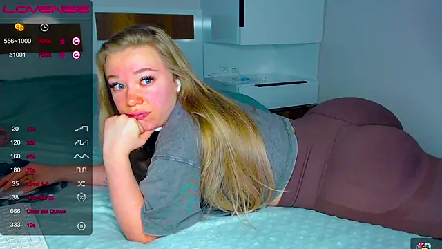 Snapshot of kitti_kaattt chatting on 24, 9, 2025 kitti kaattt online show from 24, 9, 2025