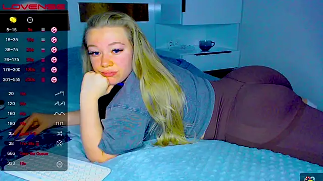 Snapshot of kitti_kaattt chatting on 19, 10, 2025 kitti kaattt online show from 19, 10, 2025