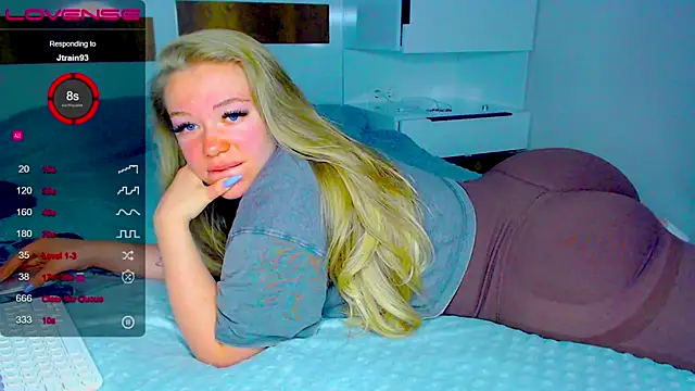 Snapshot of kitti_kaattt chatting on 18, 11, 2025 kitti kaattt online show from 18, 11, 2025