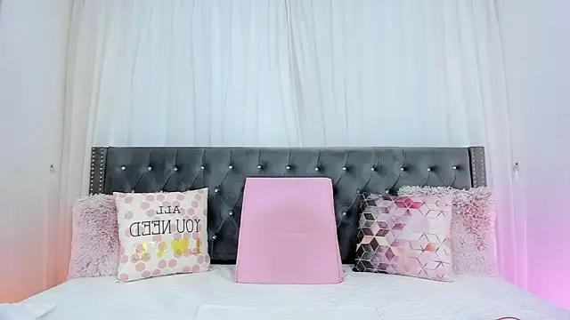 Snapshot of IsabellaJames chatting on 30, 10, 2025 IsabellaJames online show from 30, 10, 2025