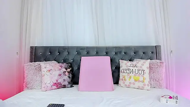 Snapshot of IsabellaJames chatting on 25, 2, 2026 IsabellaJames online show from 25, 2, 2026