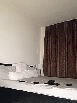 Snapshot of GiseleReine chatting on 22, 3, 2025 GiseleReine online show from 22, 3, 2025