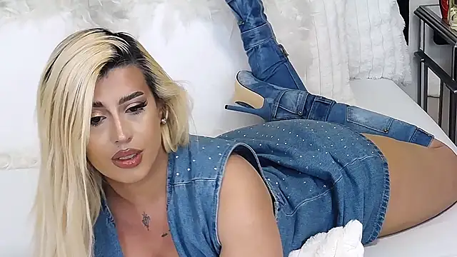 Snapshot of GiseleReine chatting on 6, 3, 2026 GiseleReine online show from 6, 3, 2026