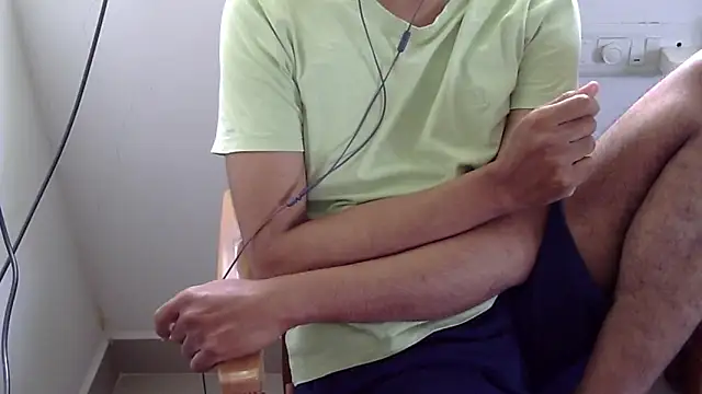 Snapshot of The_SHY_uncut chatting on 15, 12, 2024 The SHY uncut online show from 15, 12, 2024