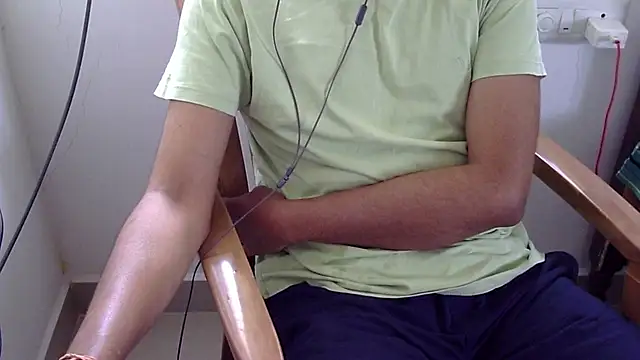 Snapshot of The_SHY_uncut chatting on 23, 2, 2025 The SHY uncut online show from 23, 2, 2025