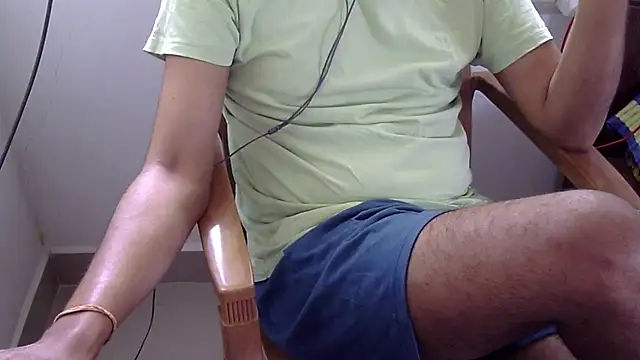 Snapshot of The_SHY_uncut chatting on 2, 3, 2025 The SHY uncut online show from 2, 3, 2025