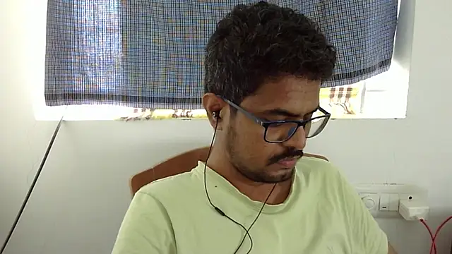 Snapshot of The_SHY_uncut chatting on 21, 12, 2025 The SHY uncut online show from 21, 12, 2025