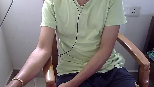 Snapshot of The_SHY_uncut chatting on 8, 2, 2026 The SHY uncut online show from 8, 2, 2026