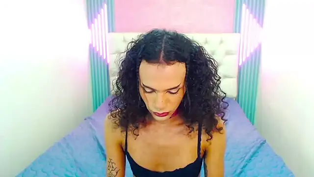 Snapshot of Foxy_Ella_ chatting on 28, 10, 2025 Foxy Ella online show from 28, 10, 2025