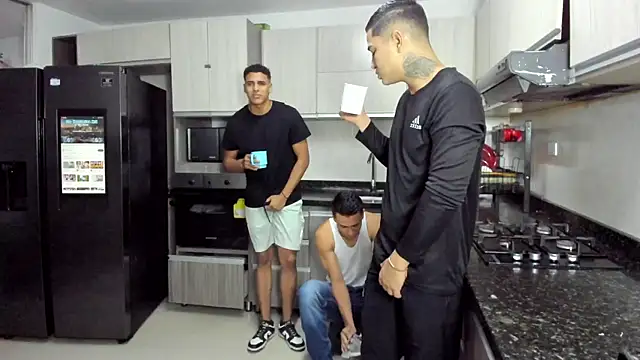 Snapshot of badguyss_bisex chatting on 19, 9, 2025 badguyss bisex online show from 19, 9, 2025