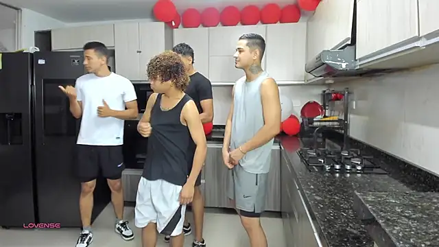 Snapshot of badguyss_bisex chatting on 23, 9, 2025 badguyss bisex online show from 23, 9, 2025