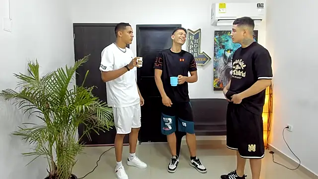 Snapshot of badguyss_bisex chatting on 25, 11, 2025 badguyss bisex online show from 25, 11, 2025