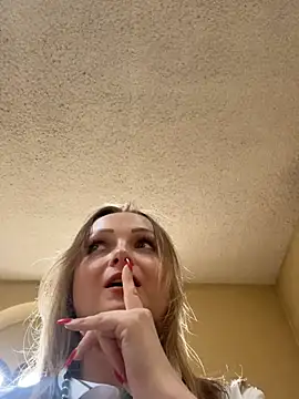 Snapshot of LadyTatiana_Madam chatting on 17, 5, 2026 LadyTatiana Madam online show from 17, 5, 2026