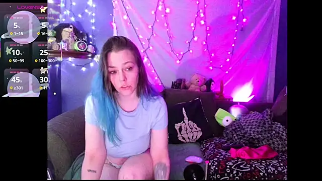 Snapshot of EverlyEster chatting on 1, 2, 2026 EverlyEster online show from 1, 2, 2026