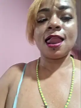 Snapshot of gatadeojosclaros chatting on 6, 2, 2025 gatadeojosclaros online show from 6, 2, 2025