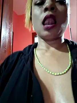 Snapshot of gatadeojosclaros chatting on 20, 10, 2025 gatadeojosclaros online show from 20, 10, 2025