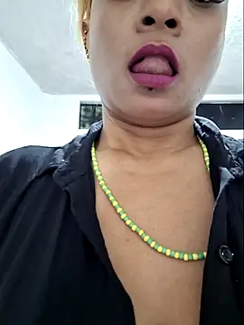 Snapshot of gatadeojosclaros chatting on 2, 11, 2025 gatadeojosclaros online show from 2, 11, 2025