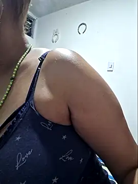 Snapshot of gatadeojosclaros chatting on 14, 2, 2026 gatadeojosclaros online show from 14, 2, 2026