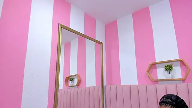 ISABELLA 020 online show from 3, 2, 2025