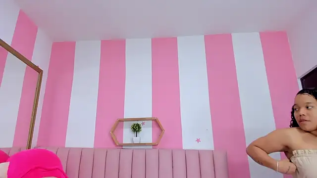 ISABELLA 020 online show from 15, 4, 2026