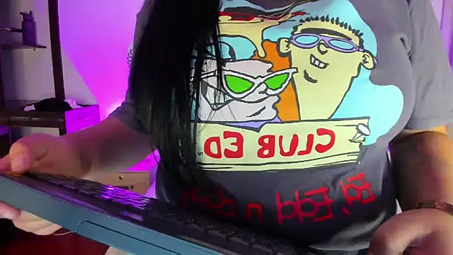 Snapshot of Kylie2211 chatting on 7, 2, 2025 Kylie2211 online show from 7, 2, 2025