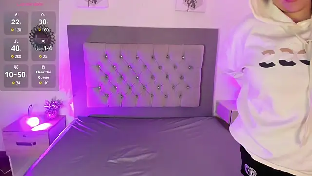 Snapshot of Kylie2211 chatting on 5, 3, 2025 Kylie2211 online show from 5, 3, 2025