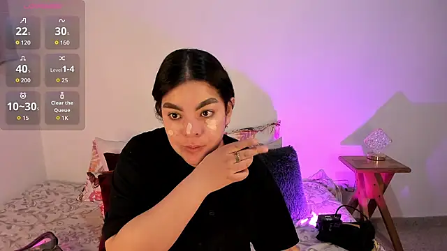 Snapshot of Kylie2211 chatting on 14, 10, 2025 Kylie2211 online show from 14, 10, 2025