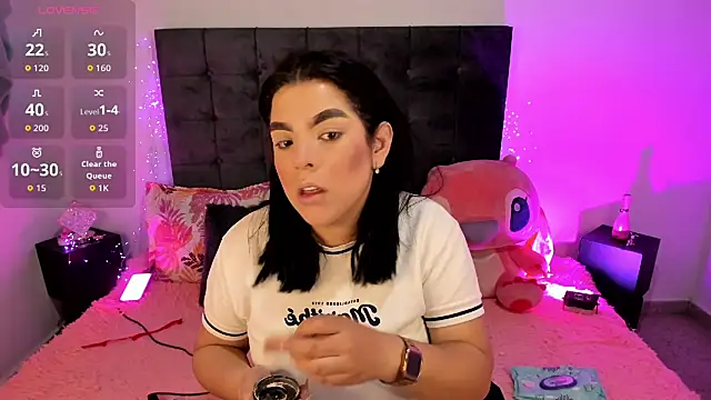 Snapshot of Kylie2211 chatting on 26, 10, 2025 Kylie2211 online show from 26, 10, 2025