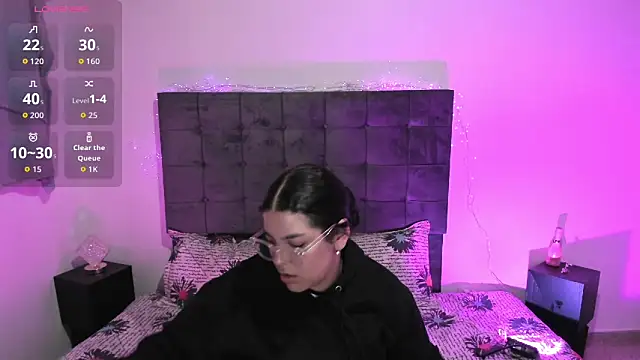 Snapshot of Kylie2211 chatting on 13, 11, 2025 Kylie2211 online show from 13, 11, 2025