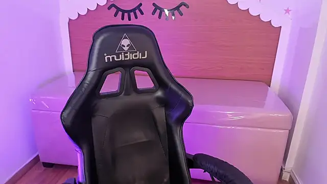 Snapshot of carlie_mayer_v chatting on 16, 9, 2025 carlie mayer v online show from 16, 9, 2025