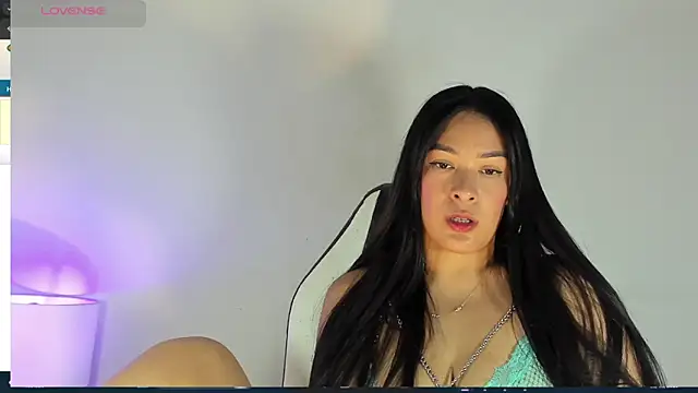 bella hadid1  online show from 22, 2, 2025