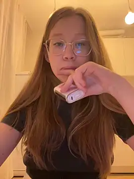 Eva Weyne online show from 5, 12, 2024