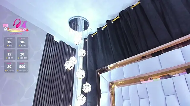 SarayRoyse online show from 5, 4, 2026