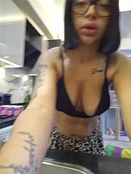 Snapshot of Esmertarcinim chatting on 4, 12, 2025 Esmertarcinim online show from 4, 12, 2025