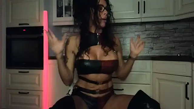 Misses-Cougar online show from 27, 2, 2025