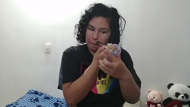 Snapshot of Anne_purple chatting on 4, 6, 2026 Anne purple online show from 4, 6, 2026
