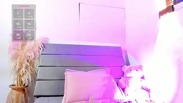 Julieta Coopeer  online show from 19, 4, 2026