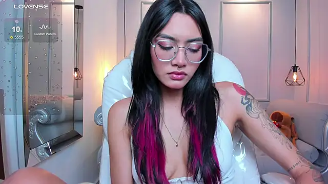 AzuraKindong online show from 10, 9, 2025