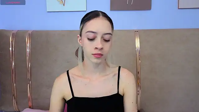 sophiia grey 1 online show from 22, 9, 2025