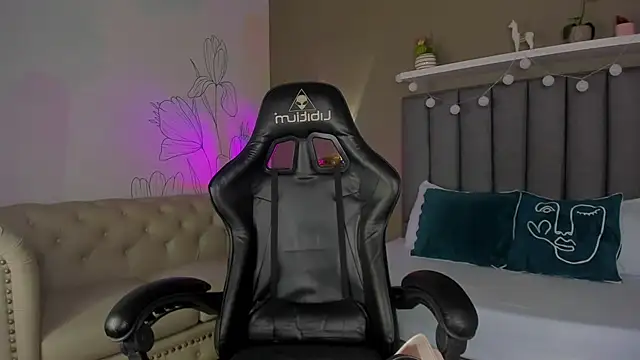 atenea jones online show from 5, 4, 2026