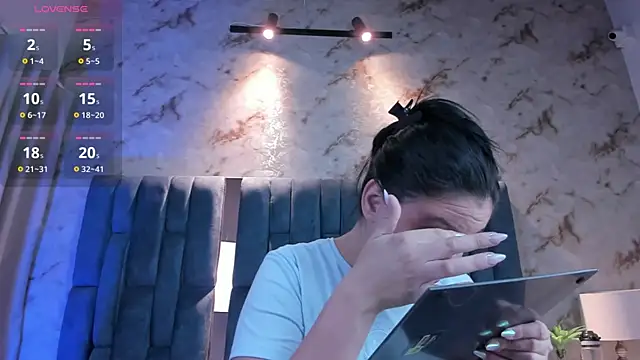 Snapshot of Arii_Vga chatting on 2, 11, 2025 Arii Vga online show from 2, 11, 2025