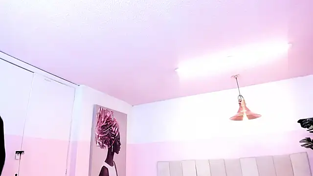 Red lady online show from 14, 1, 2025