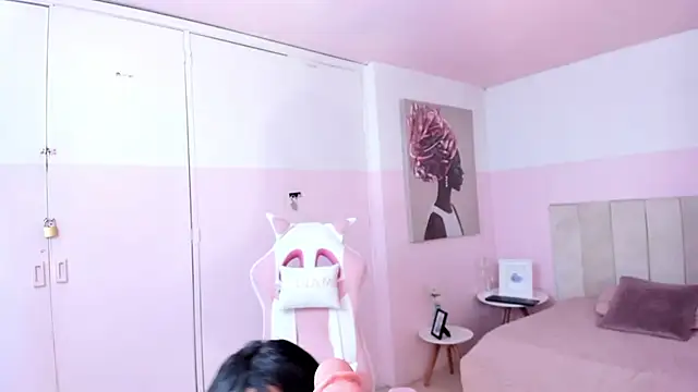 Red lady online show from 31, 1, 2025