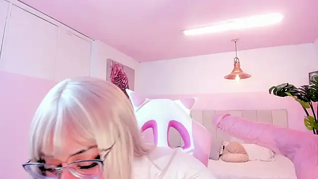 Red lady online show from 15, 2, 2025