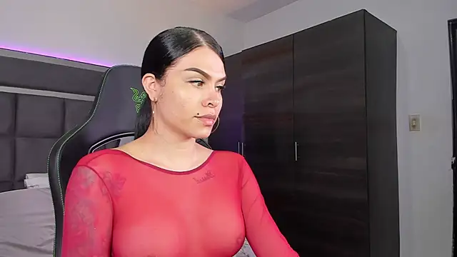 Emmilysantibanez online show from 30, 11, 2025