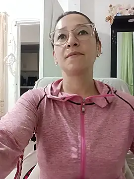 emilypoppy3 online show from 2, 7, 2026
