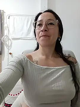 emilypoppy3 online show from 12, 7, 2026